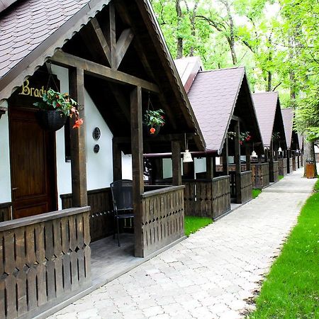 Cornul Vanatorului Bungalows Piteşti Eksteriør billede